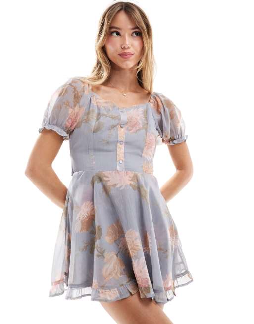 Miss Selfridge - Combishort double épaisseur en mousseline imprimé fleuri avec volants et nœud dans le dos - Bleu