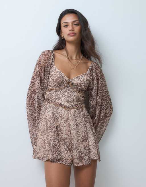 Miss Selfridge combishort en mousseline à manches longues à imprimé animal, 5 de 5