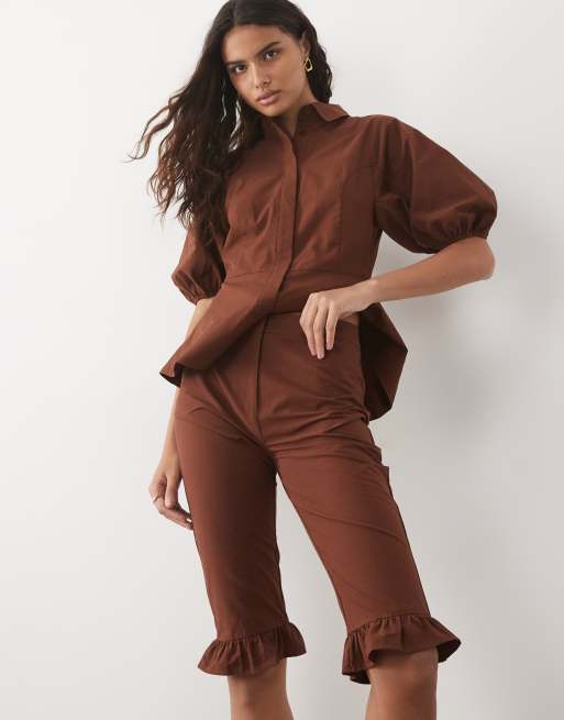 Miss Selfridge - conjunto de capris con bajo de volantes en chocolate, 2 de 5