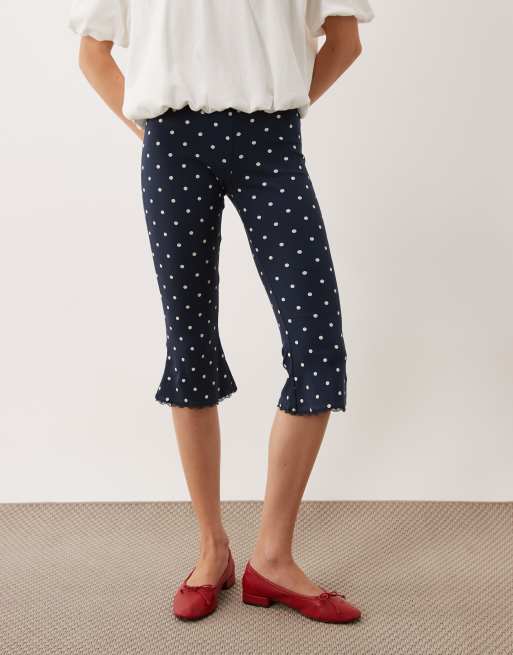 Miss Selfridge - conjunto de pantalón capri con estampado de lunares azul marino, 2 de 5