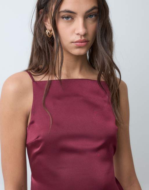 Miss Selfridge conjunto de top lencero satinado sin espalda en berry, 2 de 5
