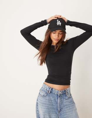 contrast stitch long sleeve tee in black-Navy