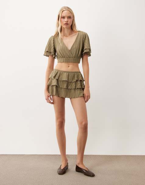 Miss Selfridge - Coordinato kaki testurizzato con gonna pantalone e top con volant sulle maniche - view 1