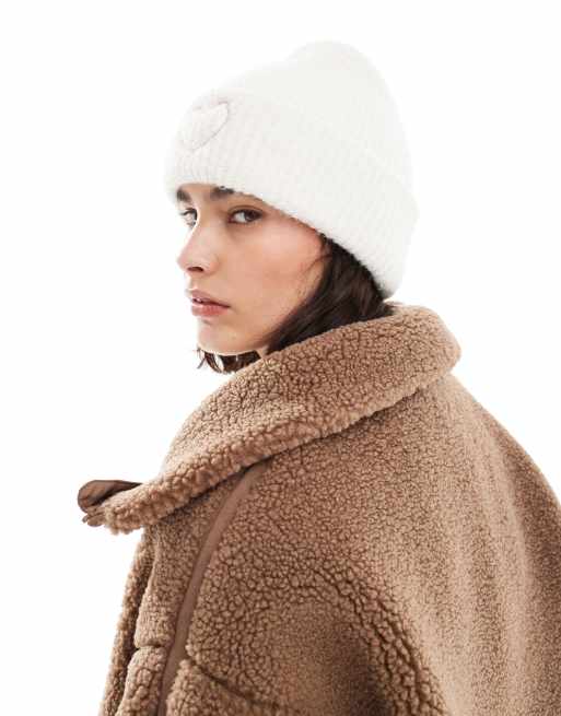Miss Selfridge - Cremefarvet og strikket hue med hjertebroderi, 2 af 3