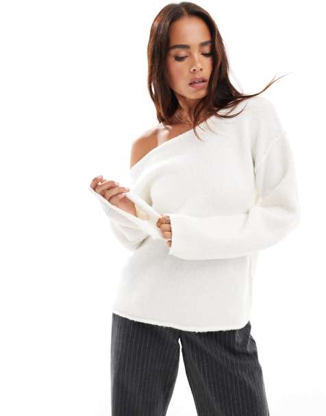Miss Selfridge - Cremehvid løstsiddende offshoulder-trøje med asymmetrisk snit i hyggelig strik - view 1
