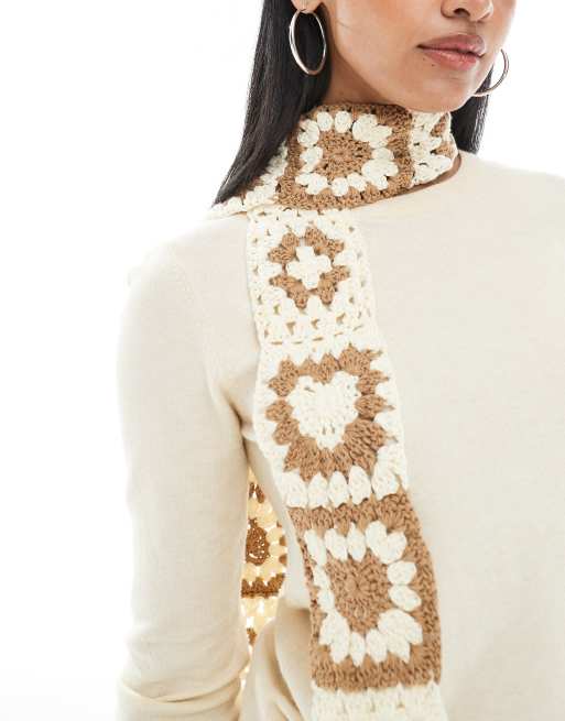 Miss Selfridge - Cremehvidt og gråbrunt hæklet smalt halstørklæde, 2 af 3