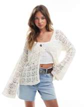 ASOS DESIGN - Gesmokte blouse met kanten afwerking in ivoorwit