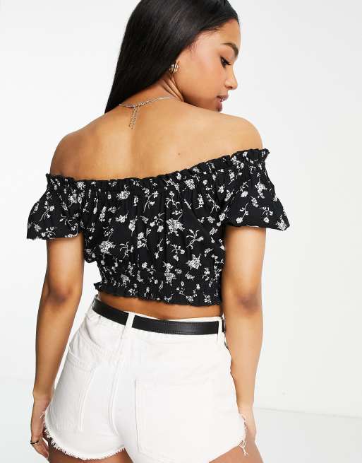 Miss Selfridge - Crop top à fleurs avec encolure Bardot et boutons - Noir et blanc, 2 de 4