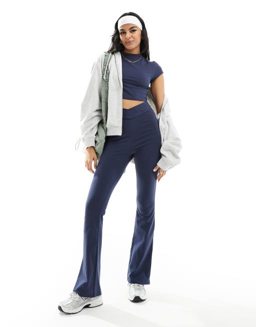Miss Selfridge - Crop top a maniche corte blu navy in coordinato