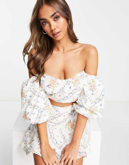 Miss Selfridge - Crop top met bubbelmouwen, bardothals en print van bloemetjesbehang, deel van combi-set