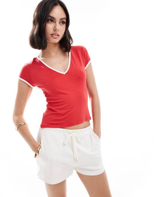 Miss Selfridge - Crop top met V-hals en contrasterende randjes in rood