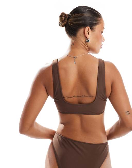 Miss Selfridge – Cropped Bikinioberteil in Schokobraun mit verdrehter Vorderseite, 2 von 4