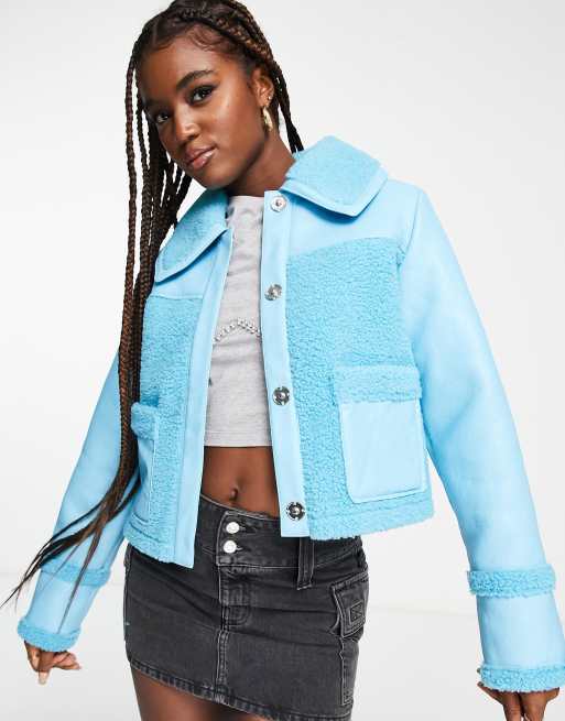 Miss Selfridge - Cropped jack van imitatieleer met borg in blauw
