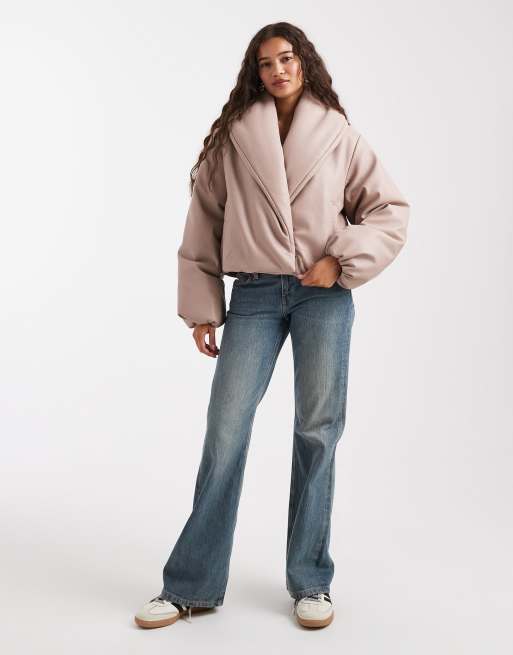 Miss Selfridge - Cropped og beige dynejakke i imiteret læder, 2 af 4
