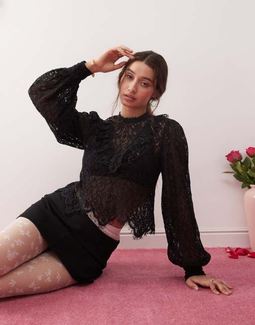 Miss Selfridge – Czarna koronkowa bluzka w wiktoriańskim stylu
