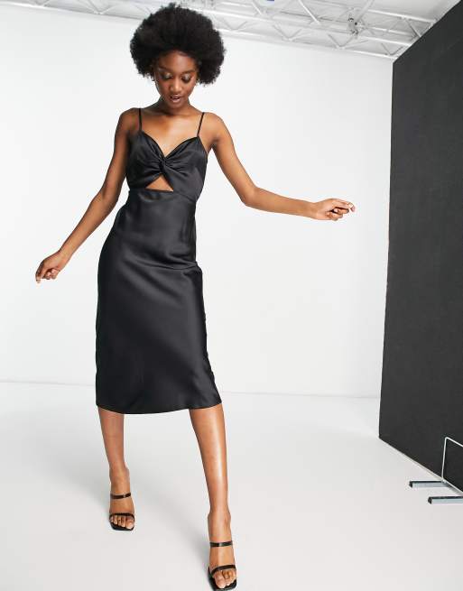 Miss Selfridge – Czarna satynowa sukienka na ramiączkach z wycięciem