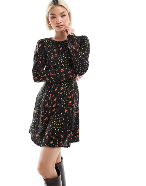 Miss Selfridge – Czarna sukienka mini w kwiatowy wzór ze wstążką - view 1