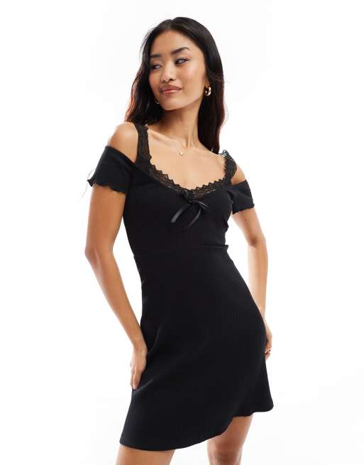 Miss Selfridge – Czarna sukienka mini z koronkowymi wstawkami