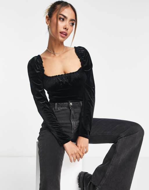 Miss Selfridge – Czarne aksamitne body z dekoltem milkmaid
