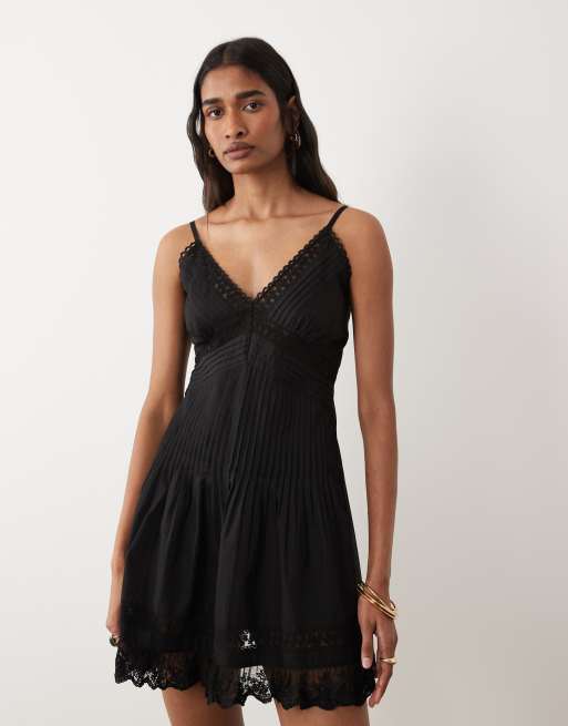 Miss Selfridge – Czarny krótki kombinezon z koronkowymi wstawkami, 2 z 4