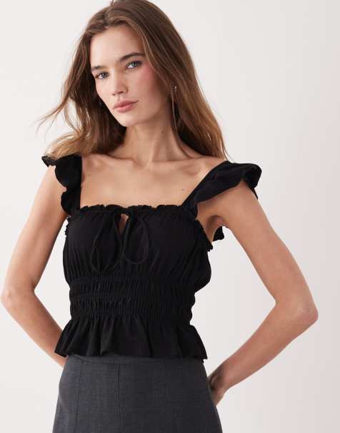 Miss Selfridge – Czarny marszczony top z falbanką na rękawach - view 1