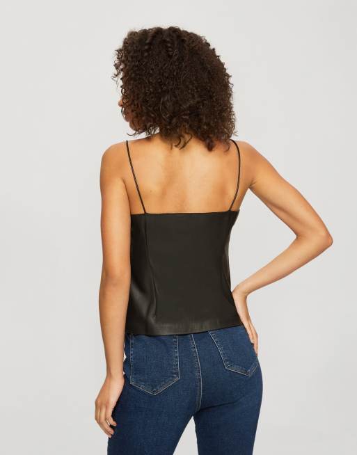 Miss Selfridge – Czarny top na ramiączkach z imitacji skóry, 2 z 4