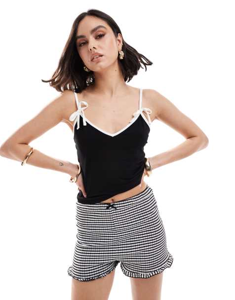 Miss Selfridge – Czarny top na ramiączkach z kokardkami - view 1