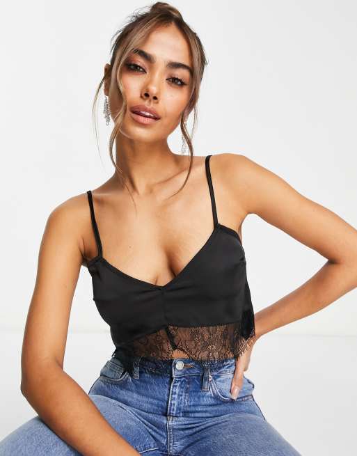 Miss Selfridge – Czarny top na ramiączkach z koronkowym wykończeniem 