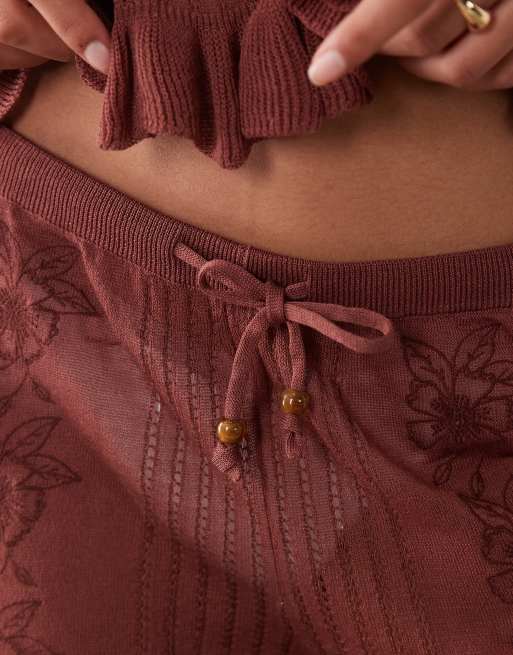 Miss Selfridge – Czekoladowe szorty z prześwitującej dzianiny z haftowanym wzorem, 5 z 5