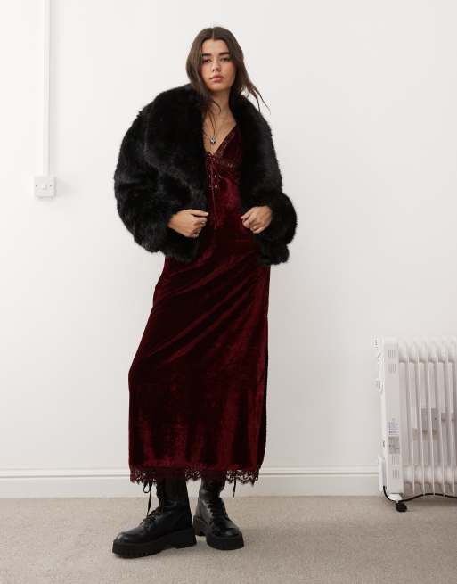 Miss Selfridge – Czerwona aksamitna sukienka maxi na ramiączkach, 4 z 4