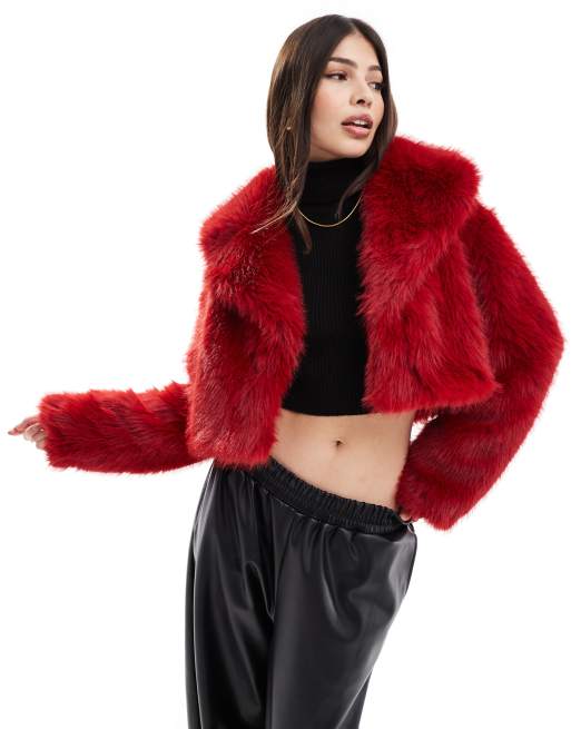 Miss Selfridge – Czerwona kurtka o krótkim fasonie ze sztucznego futra