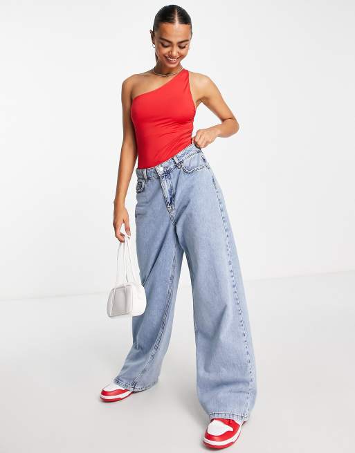 Miss Selfridge – Czerwone body na jedno ramię w stylu lat 90., 4 z 4