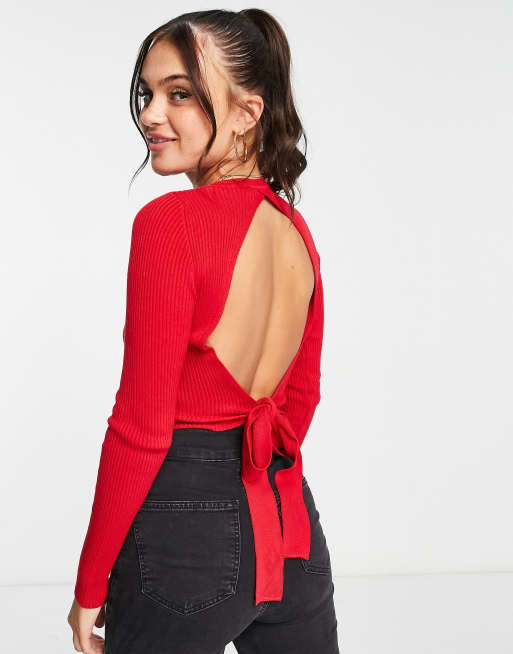 Miss Selfridge – Czerwony top z długimi rękawami z prążkowanej dzianiny z odkrytymi plecami