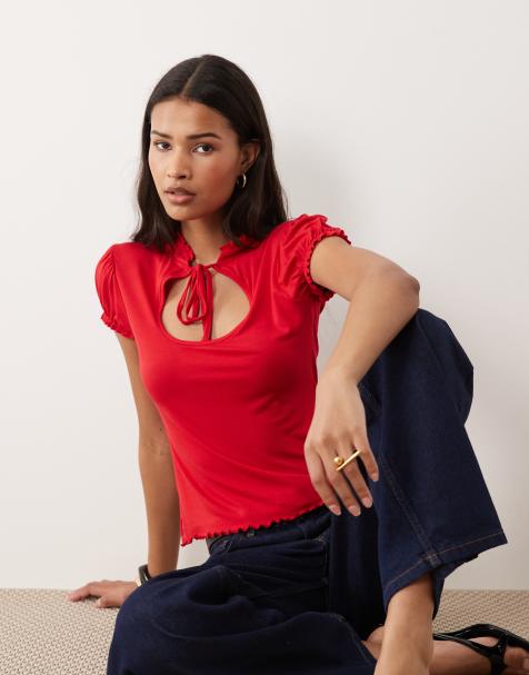 Miss Selfridge – Czerwony top z krótkimi rękawkami i łezką - view 1