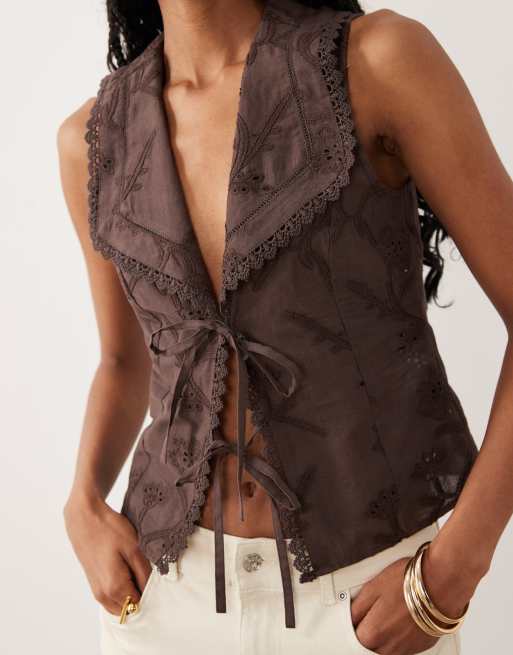 Miss Selfridge - Débardeur noué à l'avant avec broderies - Chocolat, 3 de 4