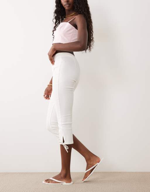 Miss Selfridge denim capri med rosetter i cream wash, 3 av 5