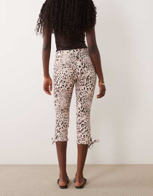 Miss Selfridge denim capri med rosetter i djurmönster, 5 av 5
