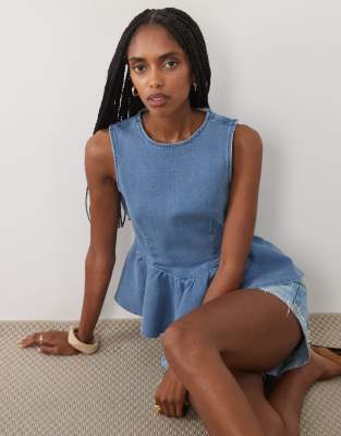 Джинсовый топ с баской Miss Selfridge из легкой стирки light wash