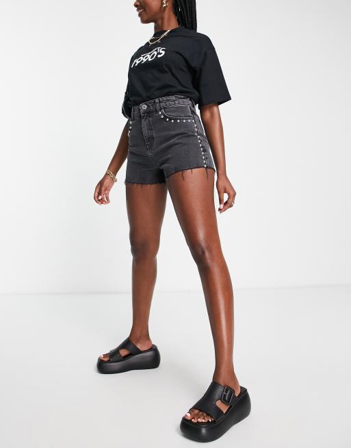 Miss Selfridge - Denim short met studs in zwart met wassing, 3 van 4