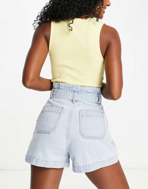 Miss Selfridge – Denim-Shorts in mittelblauer Waschung mit Schnürung an der Taille, 2 von 4