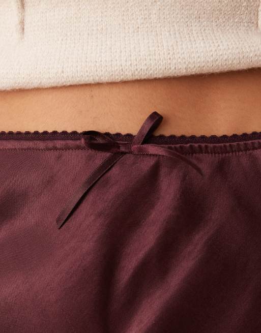 Miss Selfridge – Diagonalskuren maxikjol i satin med rosett, 2 av 5