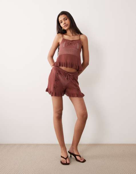 Miss Selfridge - Doorschijnende gebreide shorts met borduursels in chocoladebruin - view 1