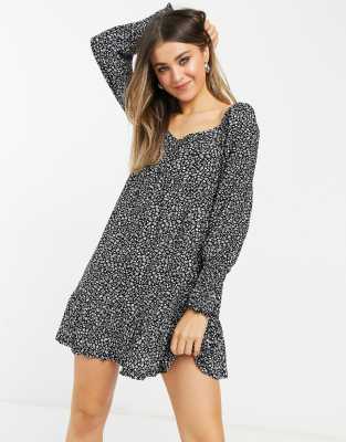 Miss Selfridge – Dopasowana sukienka mini o rozkloszowanym kroju w monochromatyczny wzór