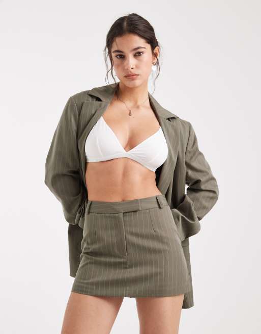 Miss Selfridge – Dopasowane krótkie spódnicospodnie w kolorze khaki w prążki, część zestawu
