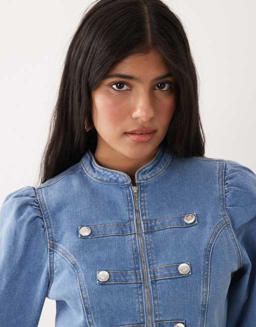 Miss Selfridge – Drummer-Jeansjacke im Military-Stil in blauer Waschung, 2 von 4