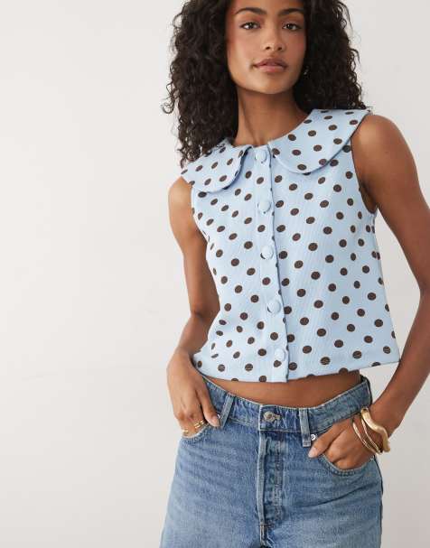Miss Selfridge – Durchgeknöpftes Tanktop in Blau mit Punktemuster und Bubikragen - view 1