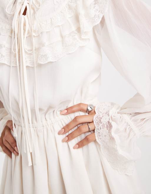 Miss Selfridge - Ecrufarvet victoriansk minikjole i chiffon med flæser, 2 af 4