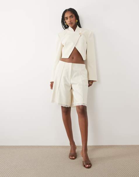 Miss Selfridge - Elegante bermudashort met kanten rand in ivoorwit - view 1