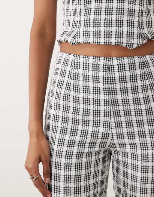 Miss Selfridge - Elegante capribroek met borduursels en gingham ruit, deel van co-ord set, 2 van 5