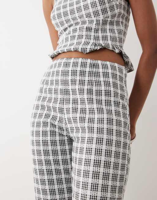 Miss Selfridge - Elegante capribroek met borduursels en gingham ruit, deel van co-ord set, 3 van 5